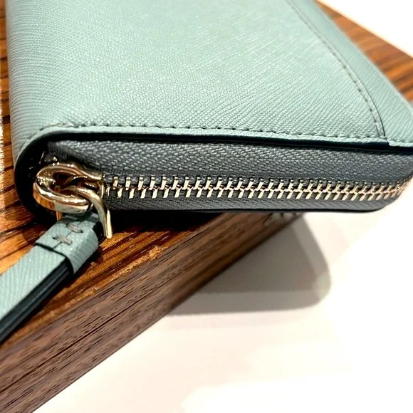 Kate Spade Leila Wallet - Picture 2 of 10